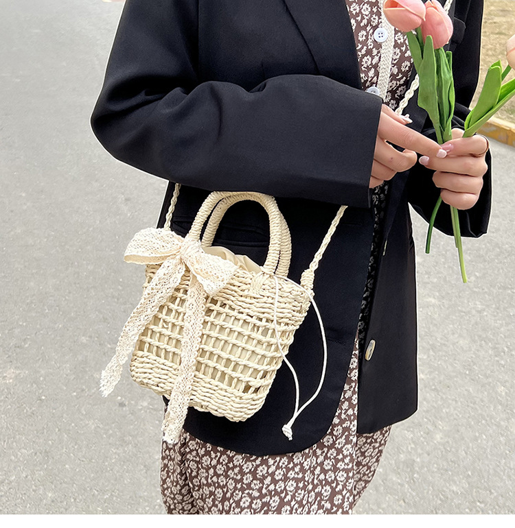 Simple Hollow Flower Bow Woven Straw Messenger Bag 15*18*8 display picture 4