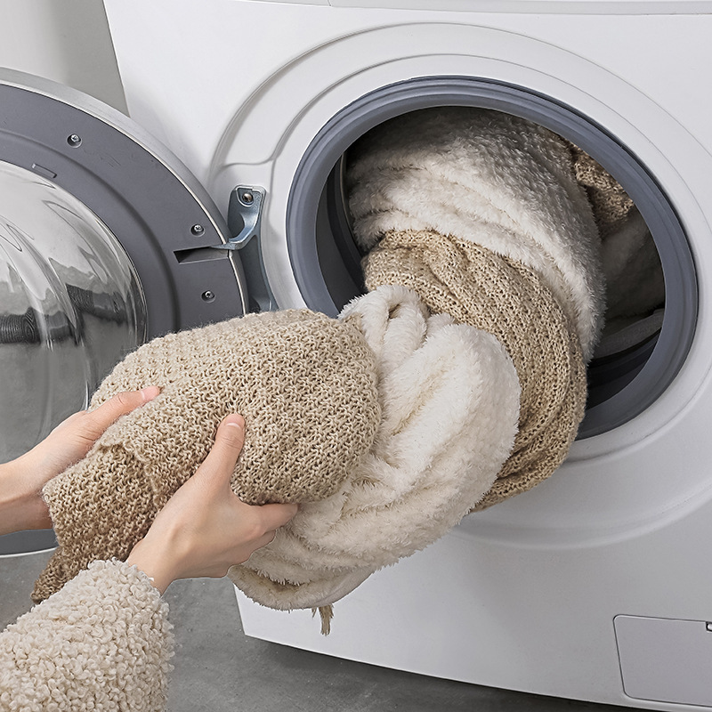 洗濯機のスポンジの清潔なボールは毛をくっつけて汚れを落とします。|undefined