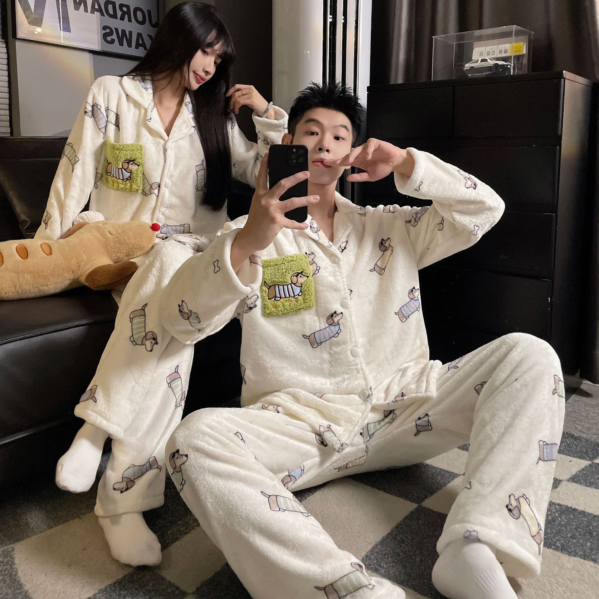 Cartoon Dachshund Coral Fleece Couple Pajamas for Women, New Winter Style, Fleece-Lined and Thickened Flannel Men's Loungewear for Winter