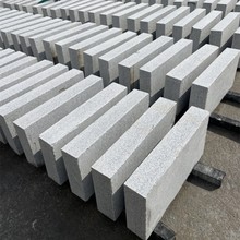 花岗岩芝麻白路沿石侧石围边石花坛菜地树池侧条石火烧板路缘石材