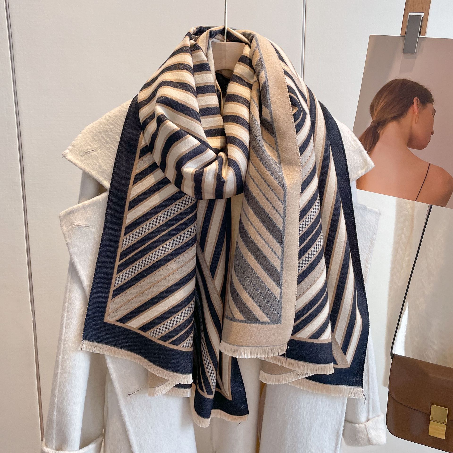 2023 estilo coreano de moda color a juego bufanda a rayas otoño e invierno cálido engrosado largo chal de Cachemira-como bufanda corta para las mujeres