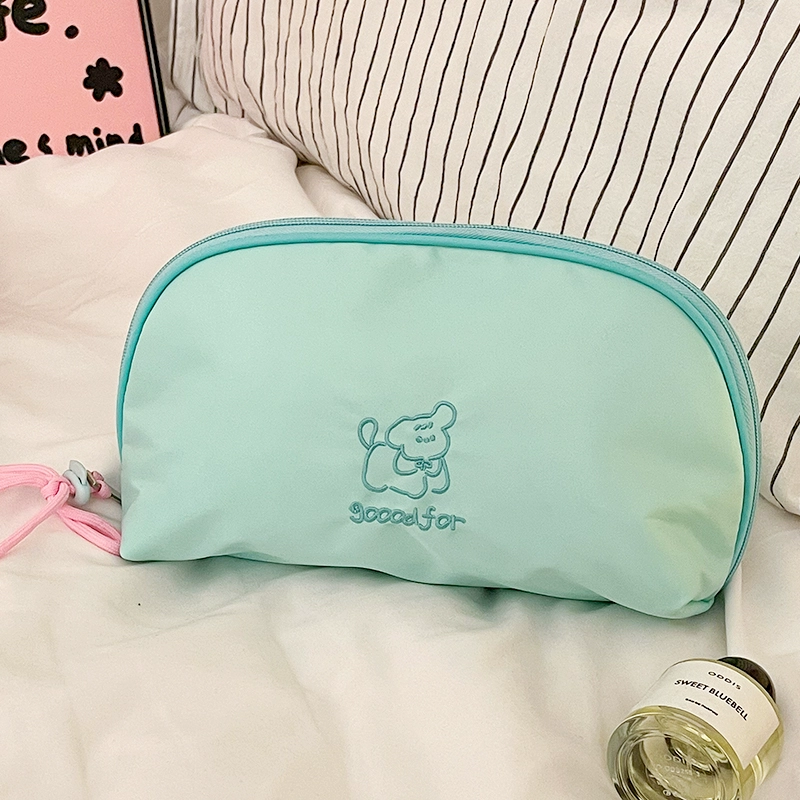 Слитное белье? Подводим к переводу: "Underwear, organizer bag for traveling, handheld suitcase, bra, tights, socks, container, three-in-one"