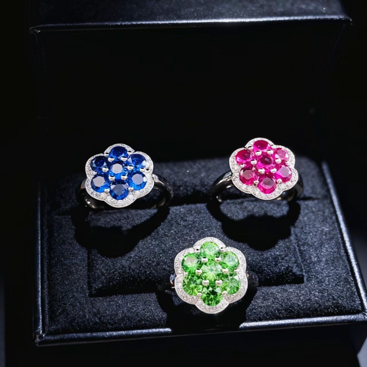 时尚珠宝花朵戒指百搭轻奢满钻培育红宝石祖母绿女式新款戒指批发