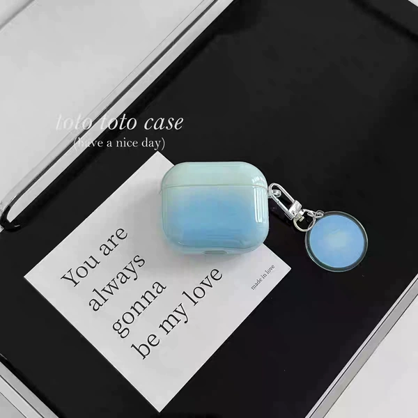 Smudged gradient light blue