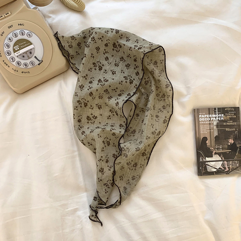 Bufandas triangulares cuello nuevo pañuelo para mujeres pastílico viento versátil de alto nivel sensación bufandas de flores trituradas bordes de media luna de punto correa de pelo