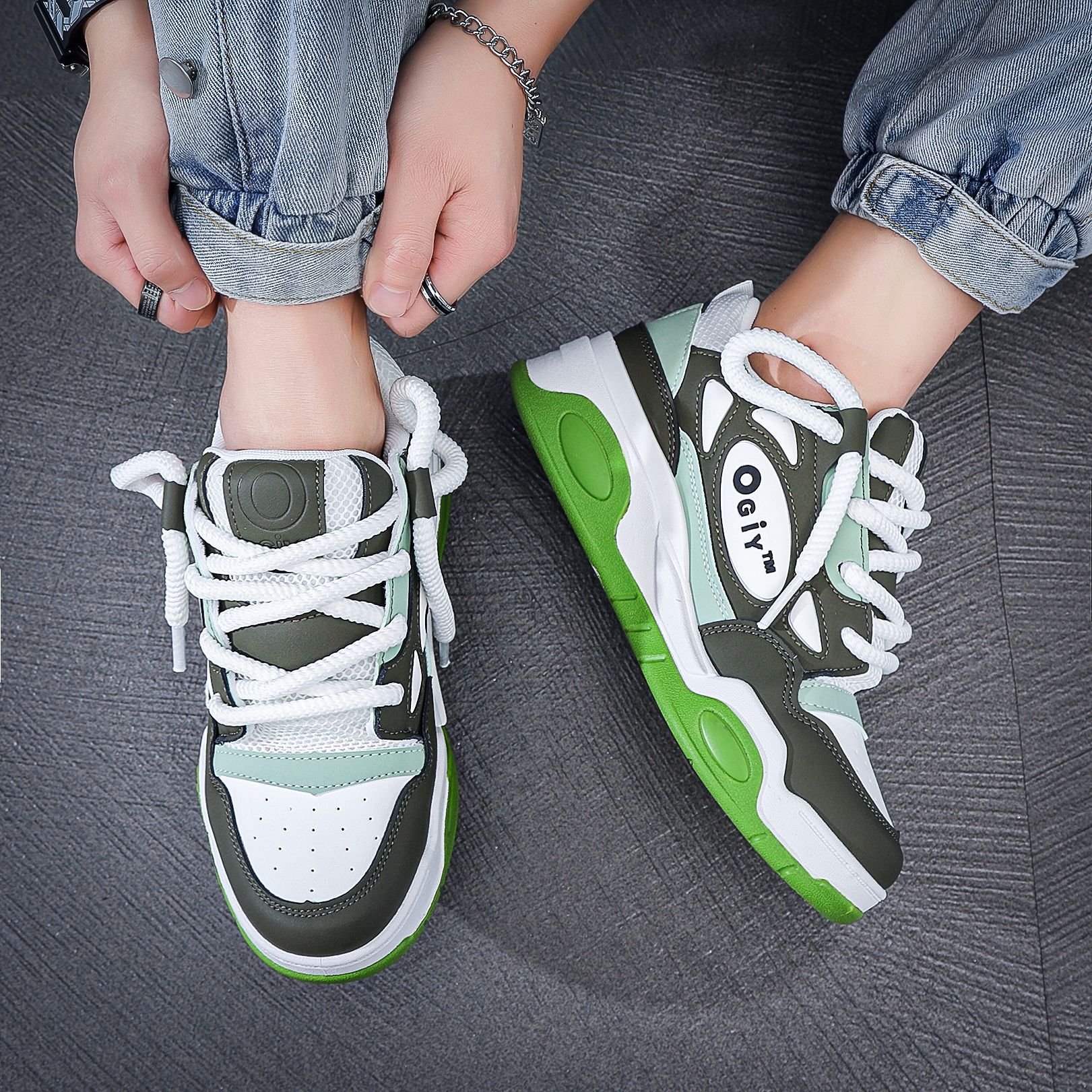 낮은 도움 카키