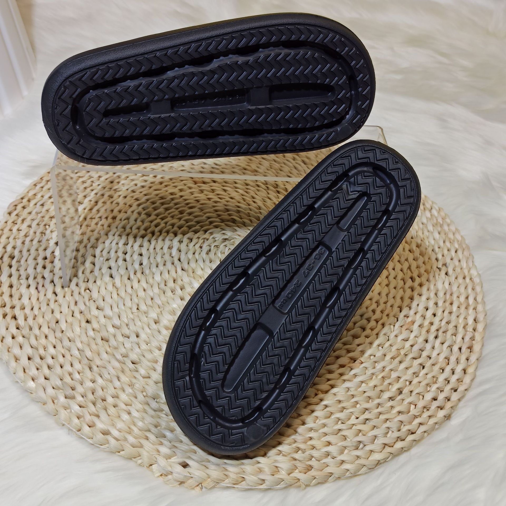 New Summer Couple EVA Home Anti slip Fashion Lightweight Trend Casual Thick Sole Feet Slippers_voghion.com