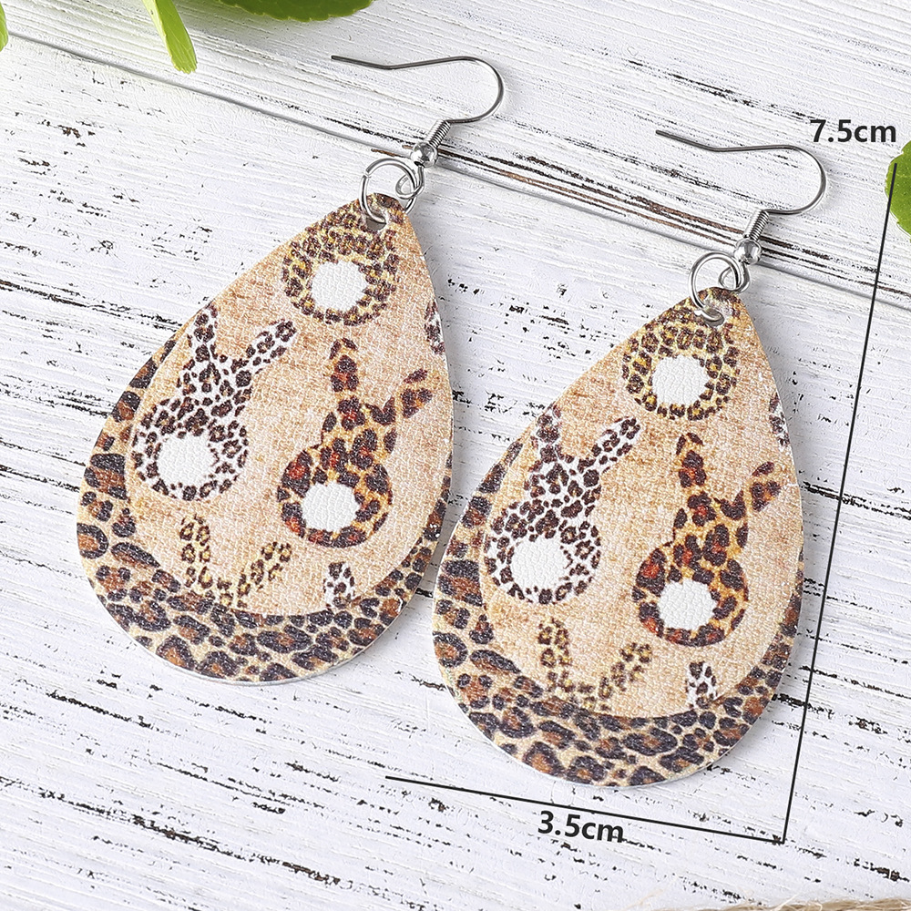 1 Pair Fashion Rabbit Water Droplets Leopard Stainless Steel Pu Leather Printing Easter Women's Drop Earrings display picture 4