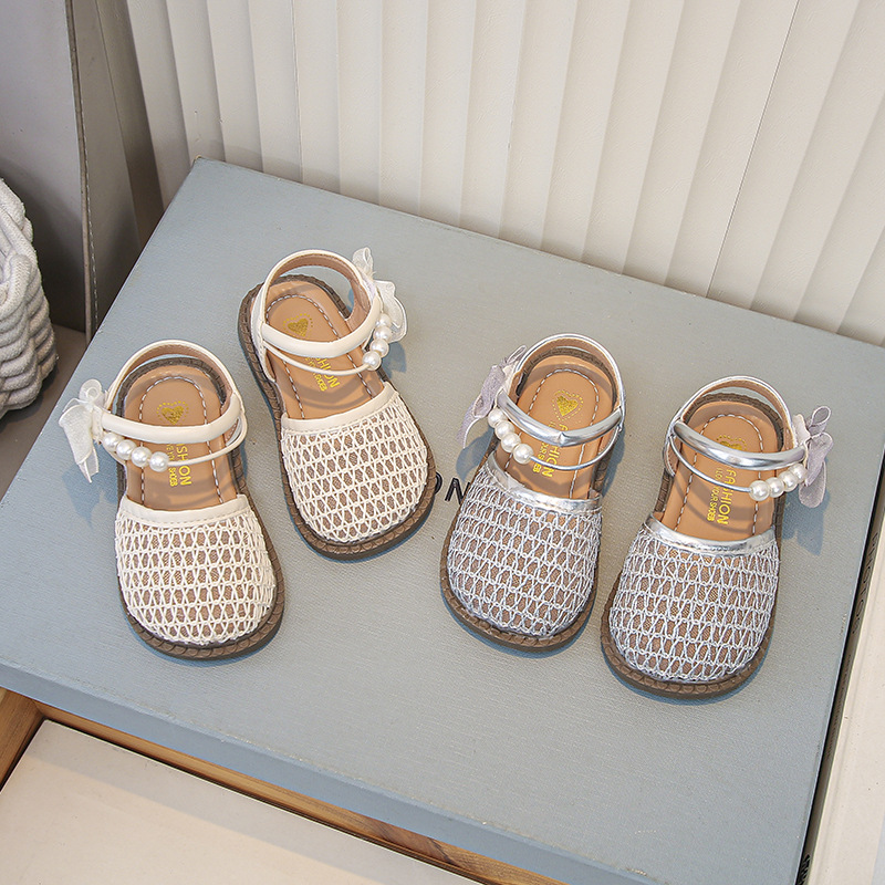 Sandalias para niñas 2025 nuevos zapatos de verano para niños moda Baotou zapatos de princesa tejidos zapatos de playa de suela blanda para niñas image 3