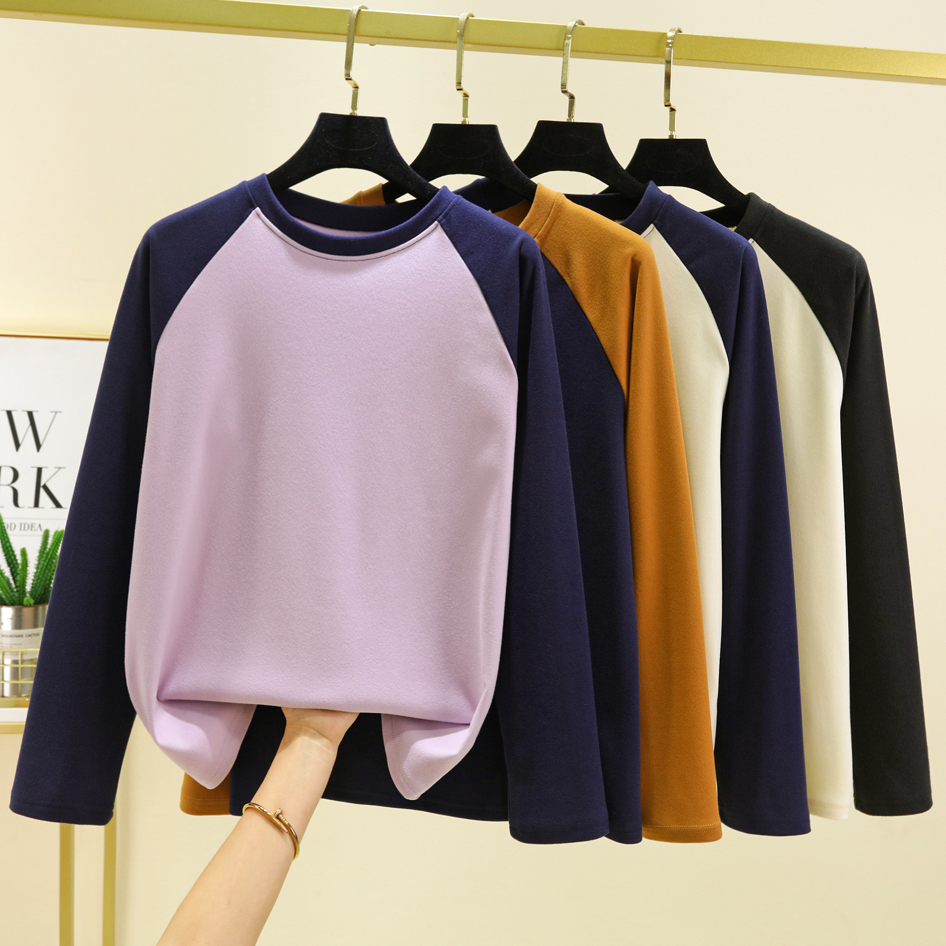 时尚撞色拼接德绒圆领长袖打底衫秋冬磨毛宽松T恤百搭简约女上衣