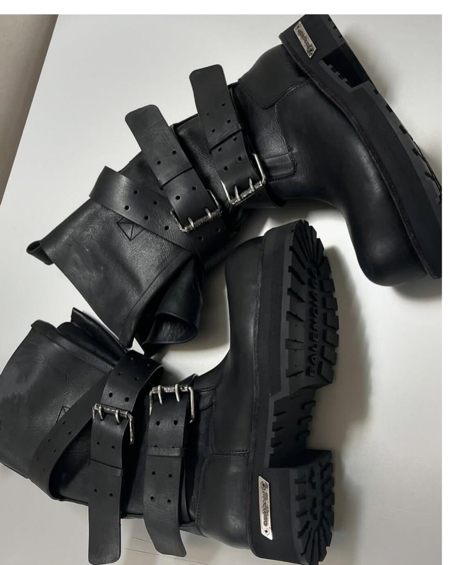 Leather Version Thick-soled Street Style Women's 2025 Autumn And Winter New Large Toe Martin Mid-calf Multifunctional Riding Boots_voghion.com