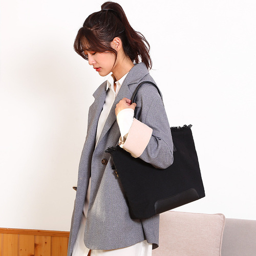 New Japanese and Korean Large Capacity Canvas Tote Bag for Women, Fashionable Tote Bag with Fringe, Unique Design Commuter Shoulder Bag