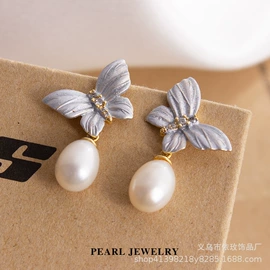 耳钉;项链;耳夹