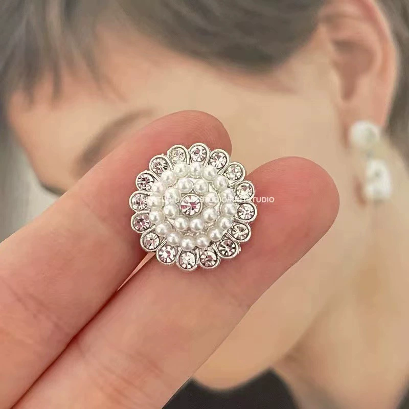 Набор из жемчуга, металлическая рубашка, тренч, стиль Chanel