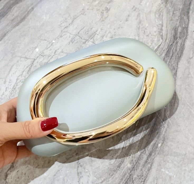 Europa y América tendencia transfronteriza bolsa de cena ligera de lujo bolsa acrílico cadena metal para llevar un solo hombro bolso de mano ropa de noche