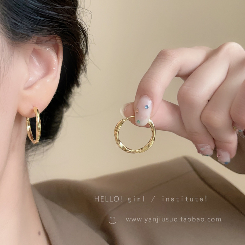 银色简约素圈耳环女2024新款耳圈耳饰轻奢高级感时尚气质圈圈耳扣