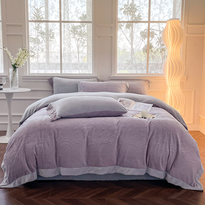 Una clase de madres y bebés tallado seda seda