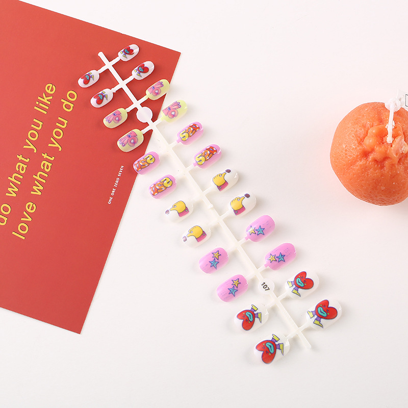 Nuevo desgaste de los niños uñas color amor niños uñas pegatinas patrón simple pintado de uñas en stock comercio exterior exclusivo