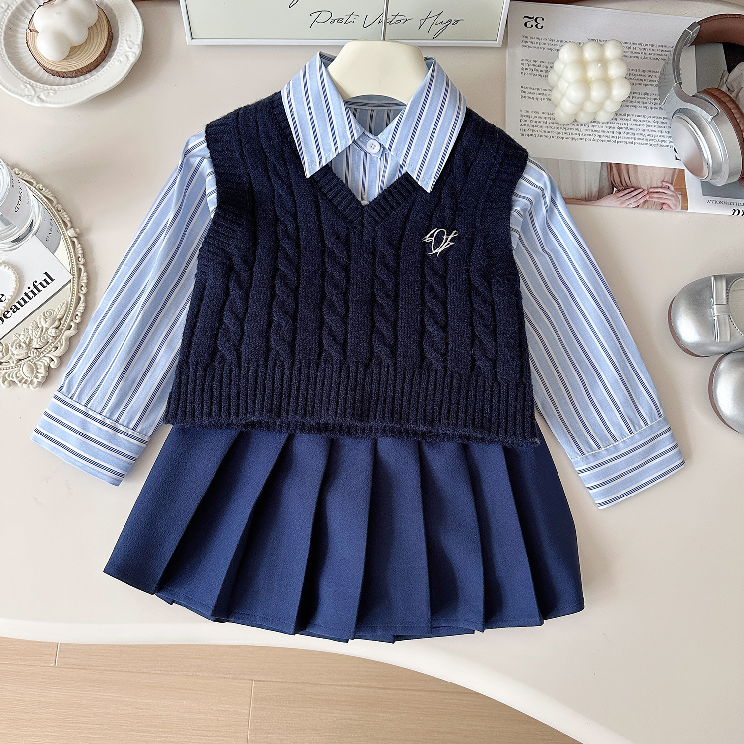 Mädchen Strickweste Gestreiftes Hemd Und Faltenrock 3-teiler Set_voghion.com