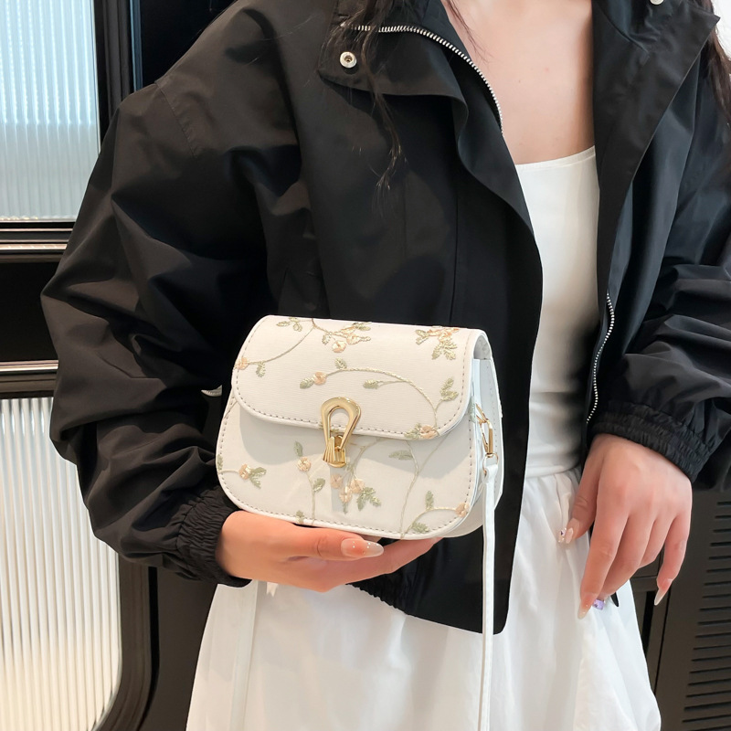 2025 New Chain Shoulder Bag Lace Embroidered Bag Women's Fashion Trendy Printed Chinese Style Saddle Bag Crossbody Bag