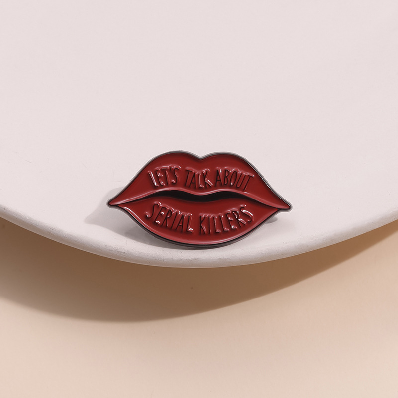红色嘴唇嘴巴炫酷新品欧美胸针百搭通勤背包装饰配件金属徽章勋章