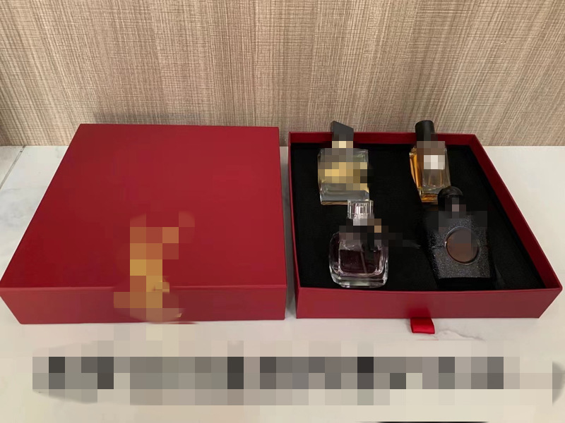 30 holy red four-piece set