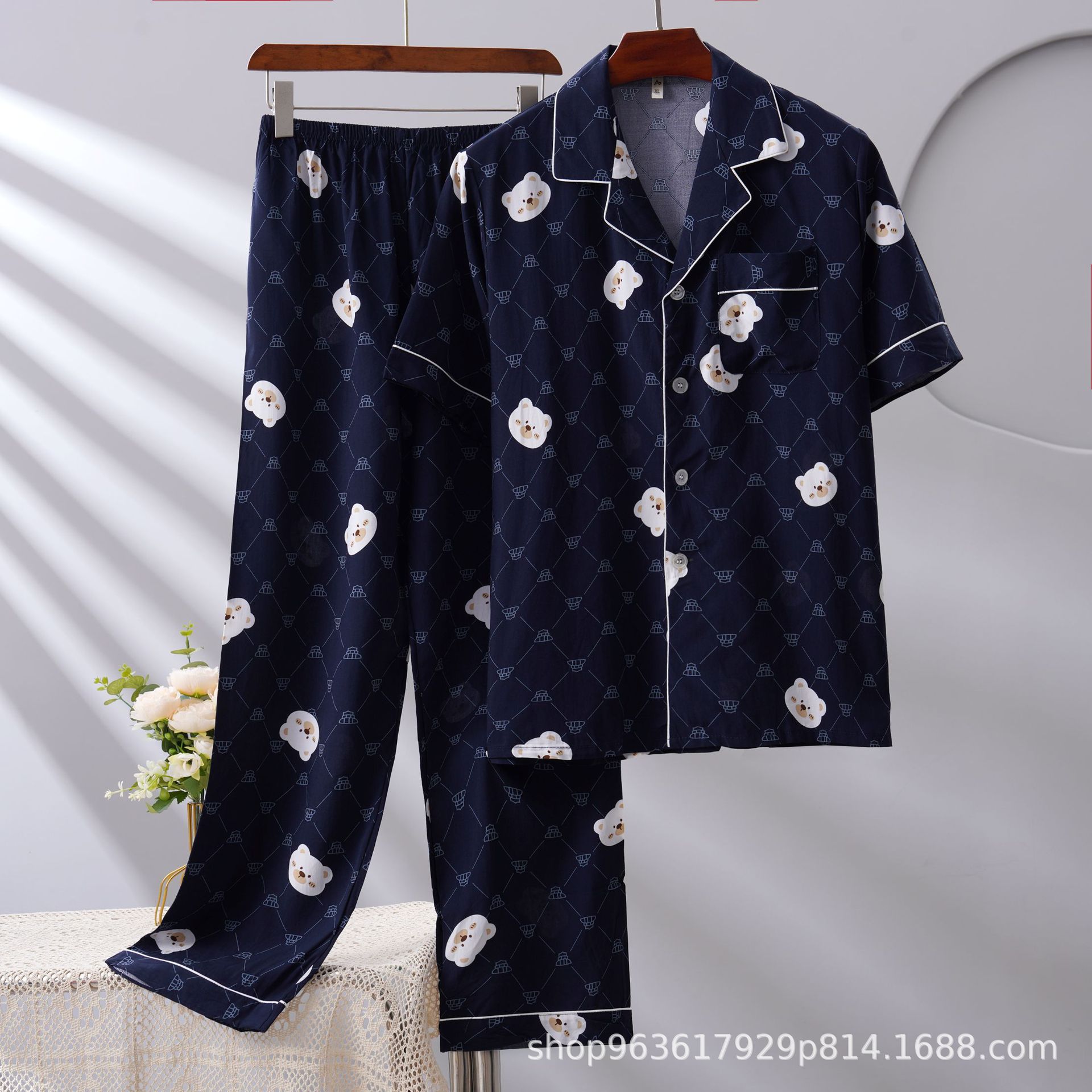 남색 흰색 곰 머리