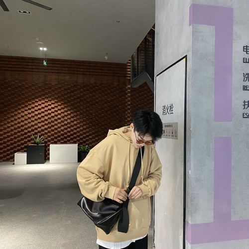 Leather Crossbody Bag for Street Style, Unisex, 20 Fall Winter, Versatile, Suitable for Short Trips