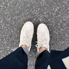 板靴の女性のタイプは2025春秋の新型の平底のレジャーの徳訓の靴に合わせて通気性の薄い運動の白い靴を配合します。