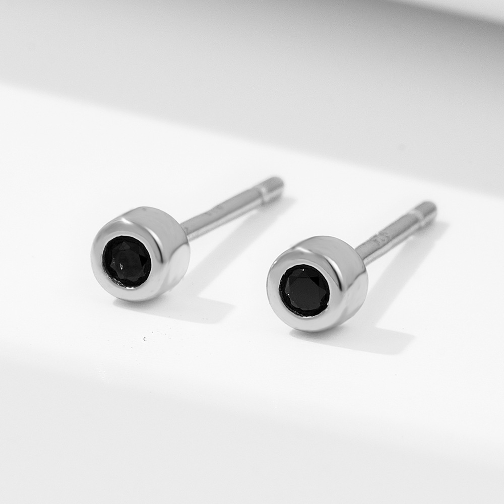 Pendientes de nano circón negro redondo simple de plata de ley s925 Pendientes de nicho de personalidad de lujo ligero europeo y americano femenino
