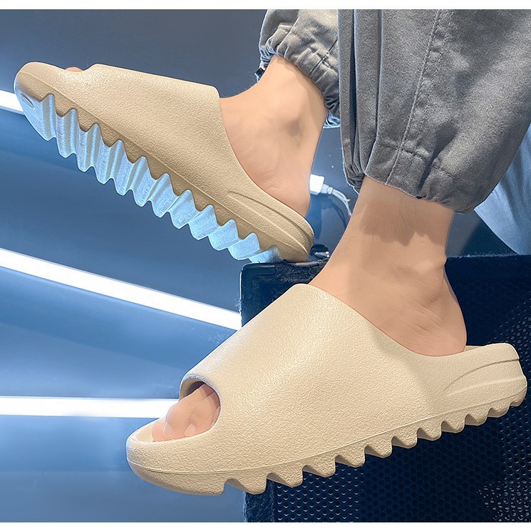 Putian High-End Yeezy Slippers for Men and Women, Thick-Soled Outdoor Casual Beach Sandals with a Stepping-On-Clouds Feel, Sports Slippers