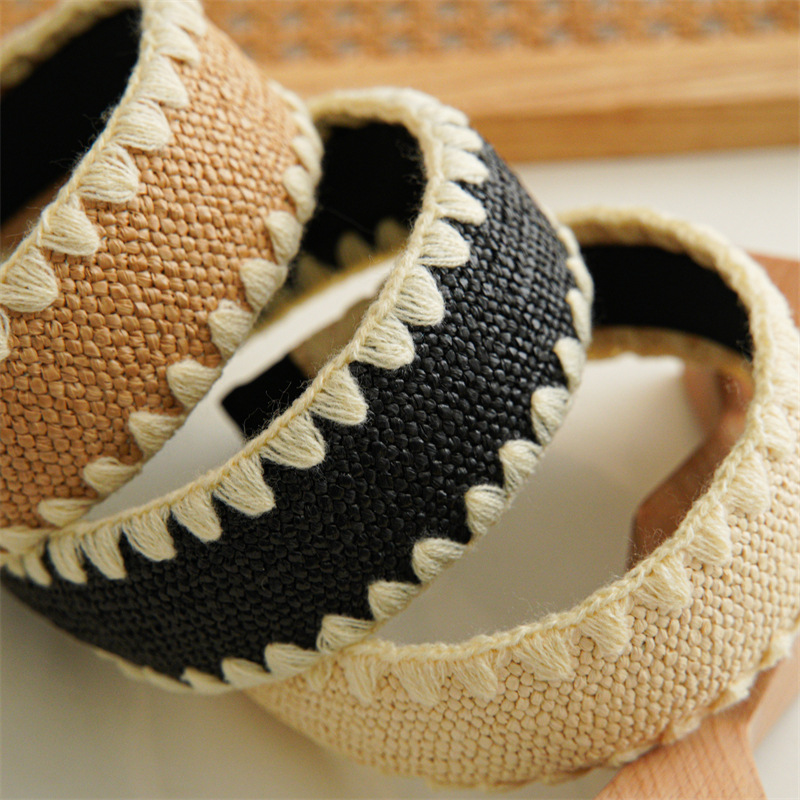 Brede geweven raffia haarband met stro knoop_voghion.com
