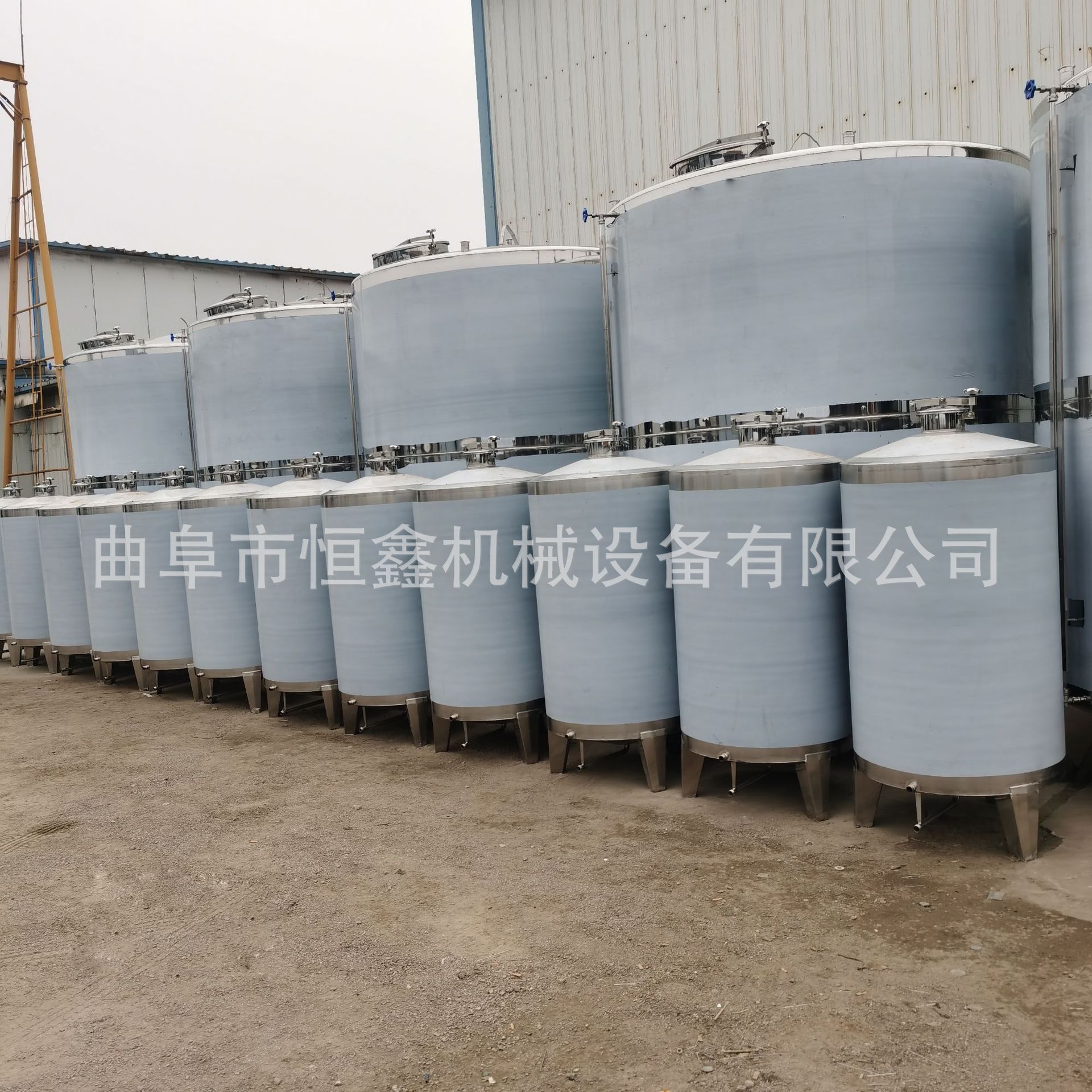 新品多规格不锈钢酒容器立式带腿锥底酒罐304不锈钢酿酒设备批发