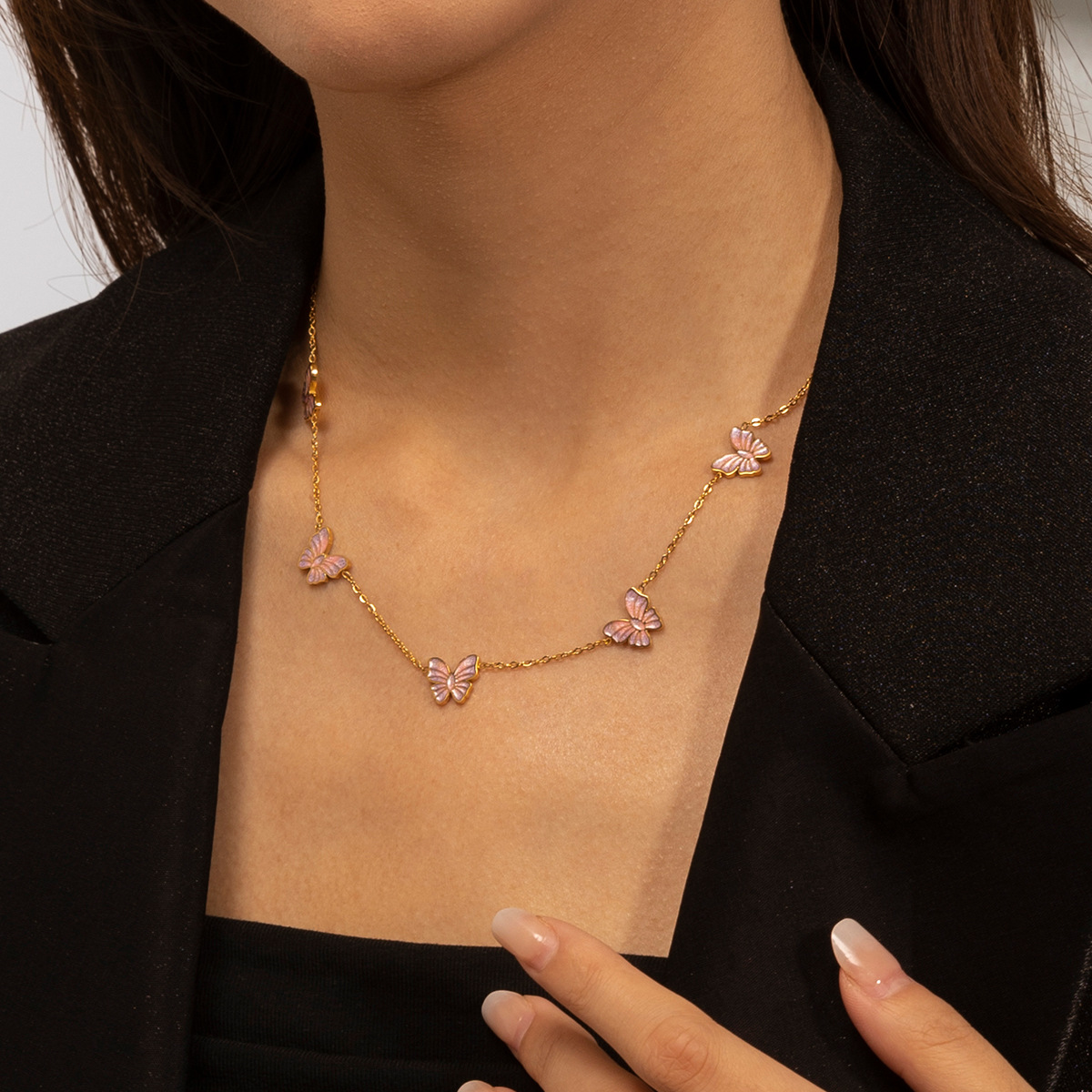 Collar de acero inoxidable TENA Europa y los Estados Unidos lujo ligero nicho universal colgante de mariposa rosa cadena de clavícula no se desvanece mujeres transfronterizas