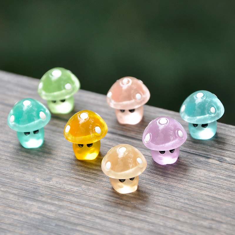 Nuevo mini resina luminosa seta pequeño modelo creativo lindo ojos colorido pequeño seta micro paisaje decoraciones