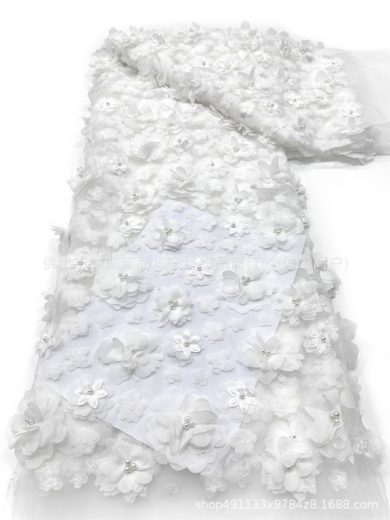 Tejido de malla de flores tridimensionales de estilo francés bordado de perlas blancas, vestido de boda principal, tela