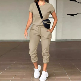 连衣裙;女式衬衫;时尚休闲套装