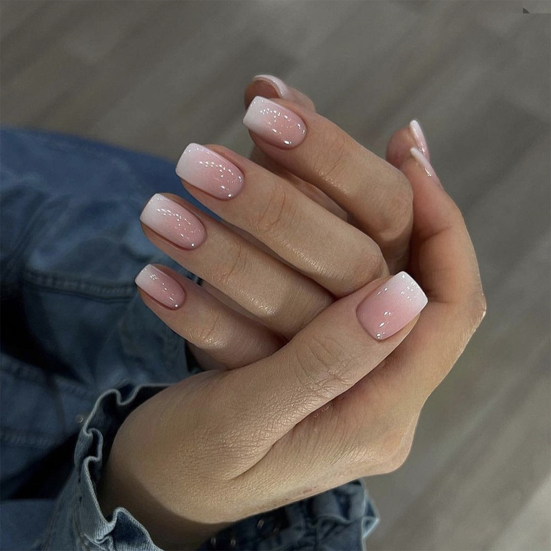 Le Fan Nail Art Wearable Nail Tips Short Pink and White Gradient Nail Stickers Wearable False Nails Wholesale Le Fan Nail Art Wearable Nail Tips Short Pink and White Gradient Nail Stickers Wearable False Nails Wholesale