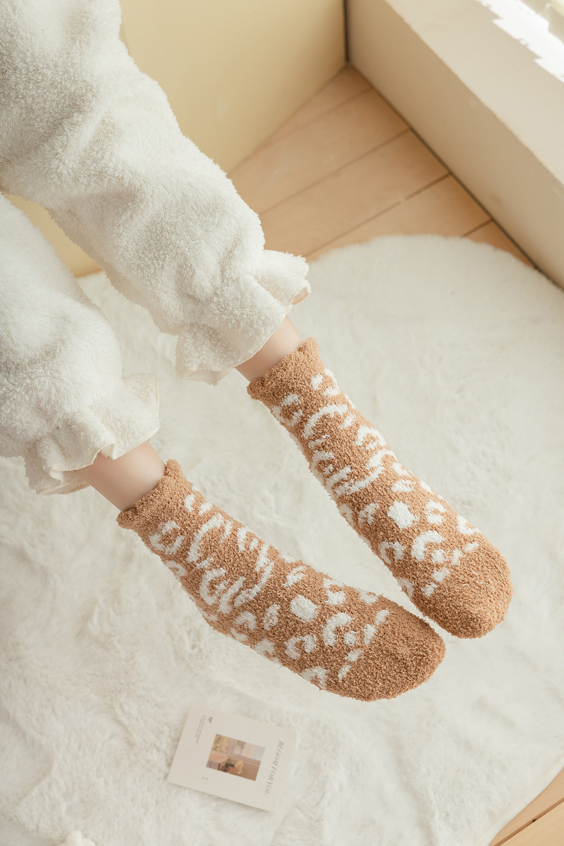 Mujeres Estilo Japones Leopardo Poliéster Mezcla Calcetines De Tripulación Un Par display picture 5