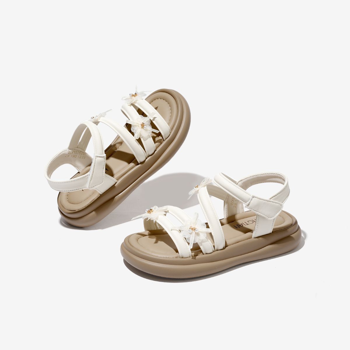 Niñas sandalias de dedos abiertos huecos 2026 verano nuevo estilo de moda infantil zapatos casuales versátiles estilo romano zapatos suaves image 4