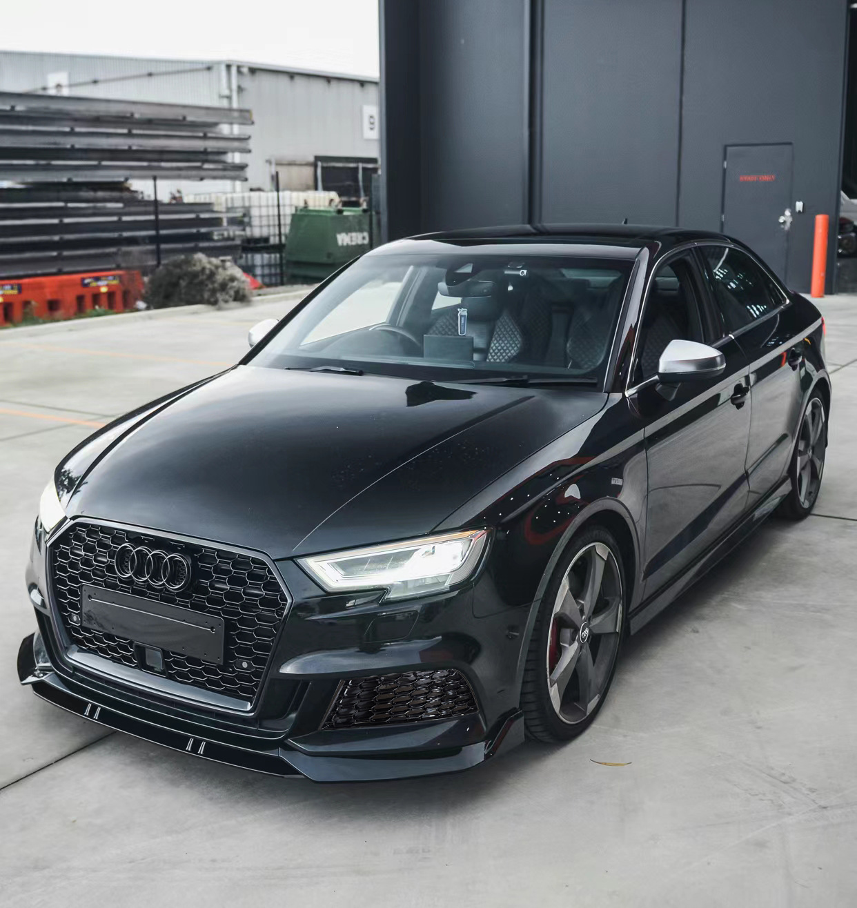 Suitable for 17 18 19 20 Audi A3 Fog Light Frame Modification S3Rs3 Honeycomb Bright Black Sline Special