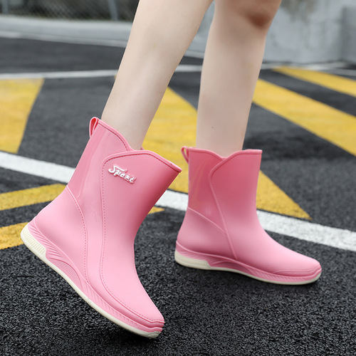 Korean-style women's mid-calf rain boots, waterproof, fashionable, outerwear flat, kitchen slip-resistant, wear-resistant work glue shoe, car washing