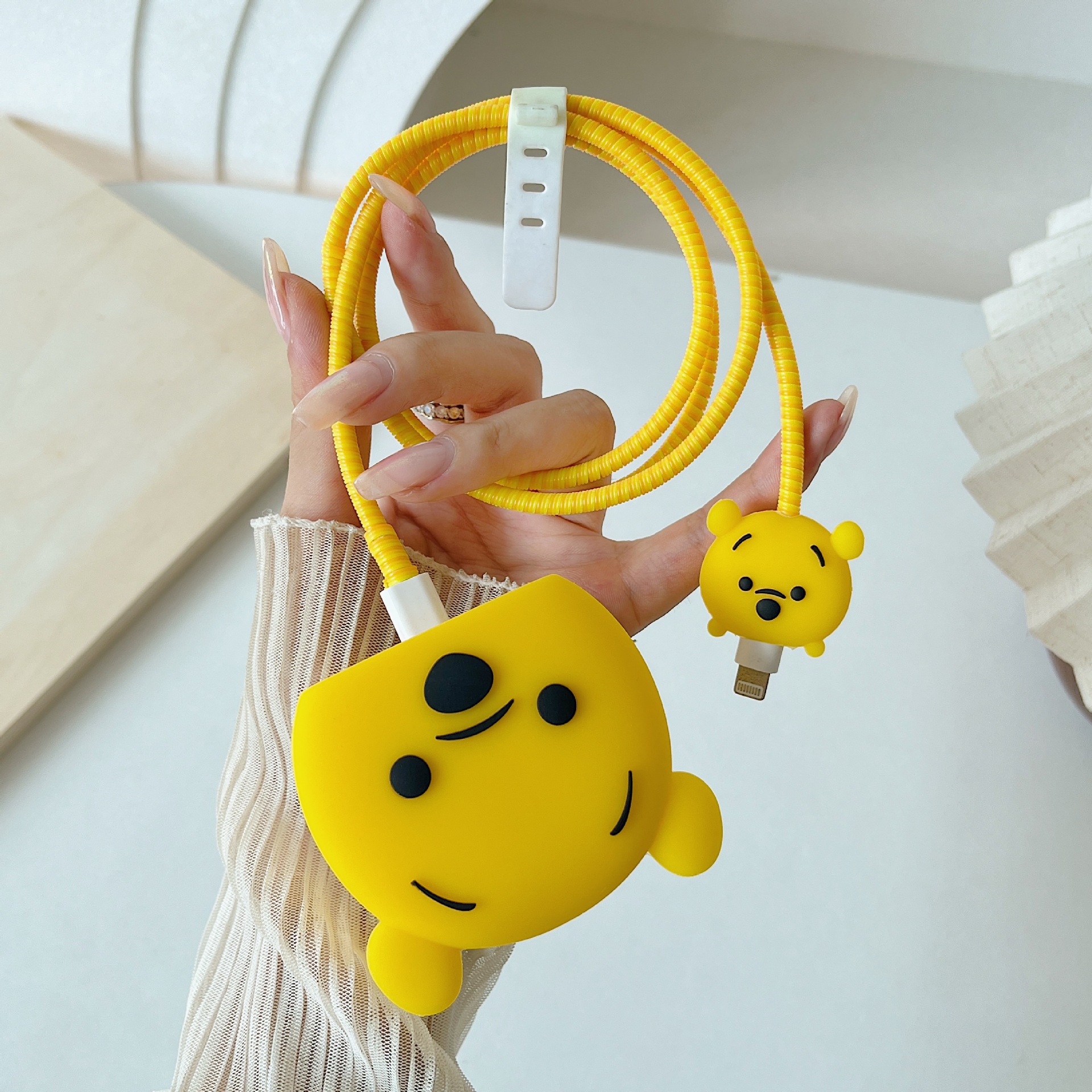 2024 nueva cubierta protectora de cabezal de carga rápida estándar británico de dibujos animados de 20W para cargador de Apple 20WPD plegable de tres enchufes