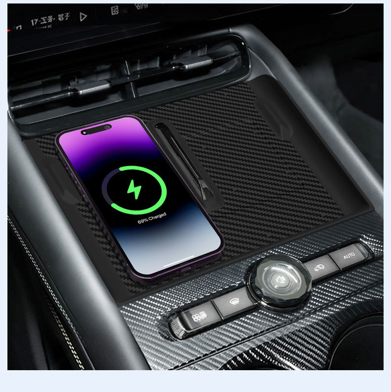 Suitable for Lynk & Co 07GT silicone wireless charging pad, central control phone protection accessories, interior decoration, anti-slip