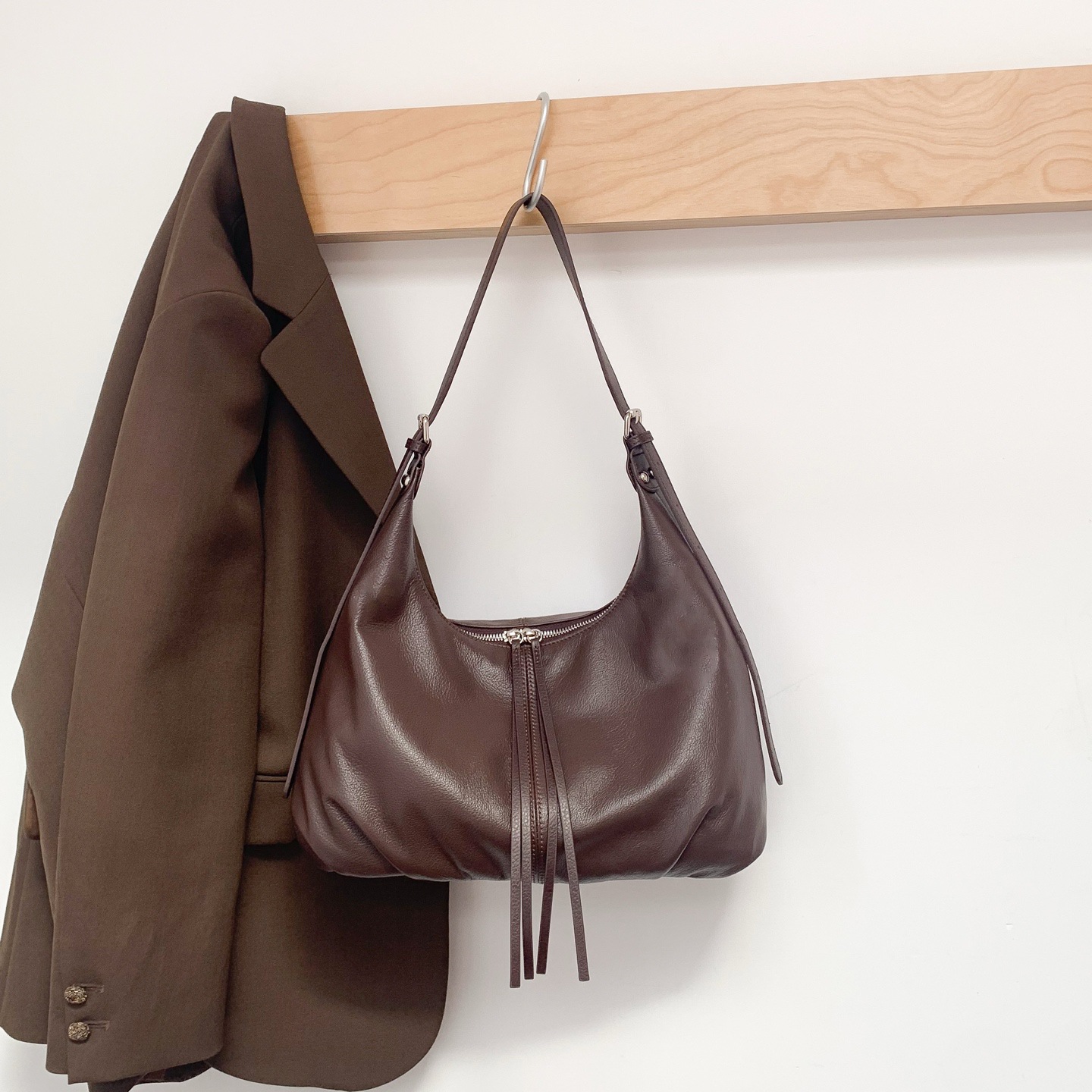 跨境休闲复古大容量包包女2025冬季新款通勤单肩斜挎包时尚饺子包