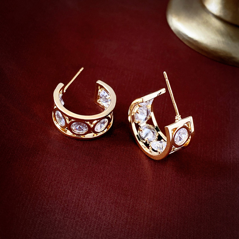 1 Pair Vintage Style Simple Style C Shape Plating Hollow Out Inlay Copper Zircon 14k Gold Plated Ear Studs display picture 4