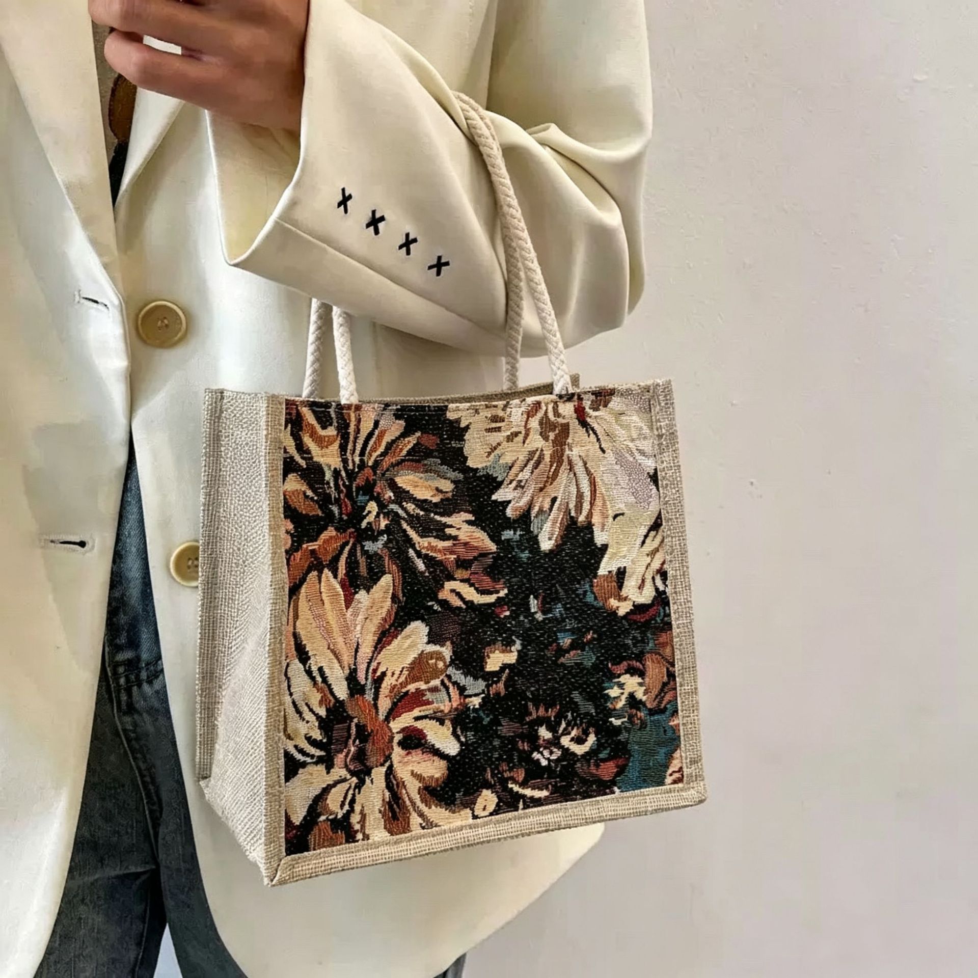 With zipper, black