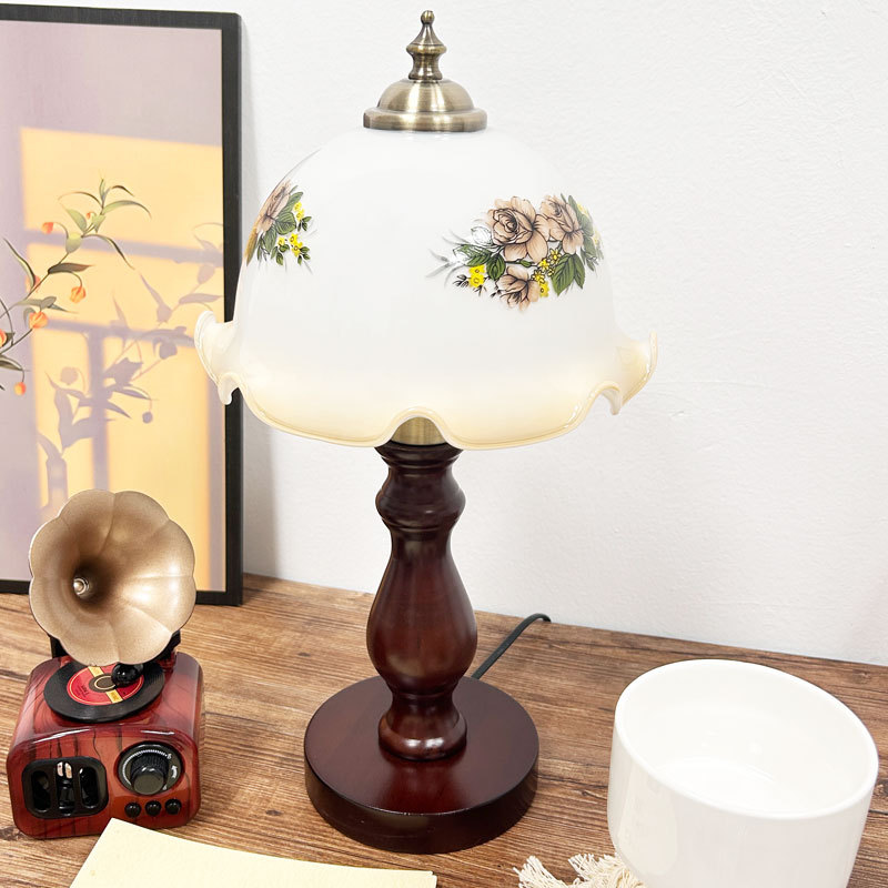 Luz de madera maciza lámpara de mesa de lujo americano retro decorativo país mesita de noche lámpara dormitorio simple boda creativa luz de la noche