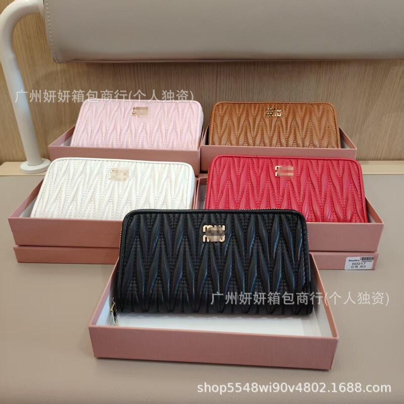 Classic Pleated Leather Long Wallet with Metal Letter Zipper, Women's Wallet, Large Capacity Coin and Card Holder Classic Pleated Leather Long Wallet with Metal Letter Zipper, Women's Wallet, Large Capacity Coin and Card Holder