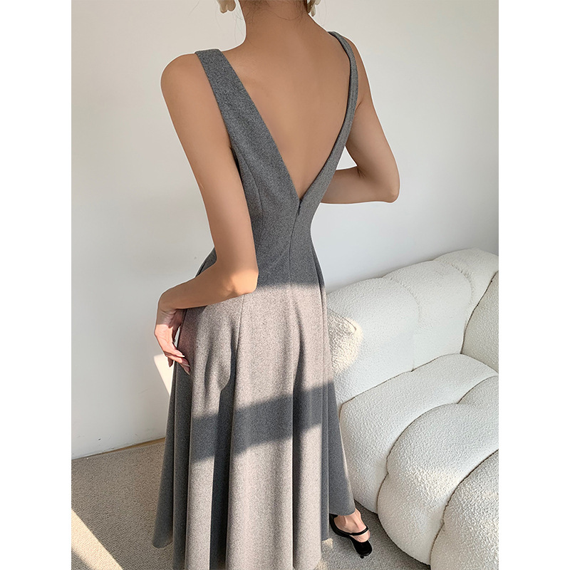 홍 셔츠 2024 가을과 겨울 원피스 깊은 V 슬림 적합 큰 스윙 원피스 우아한 숙녀 스타일 V 칼라 백리스 모직 원피스